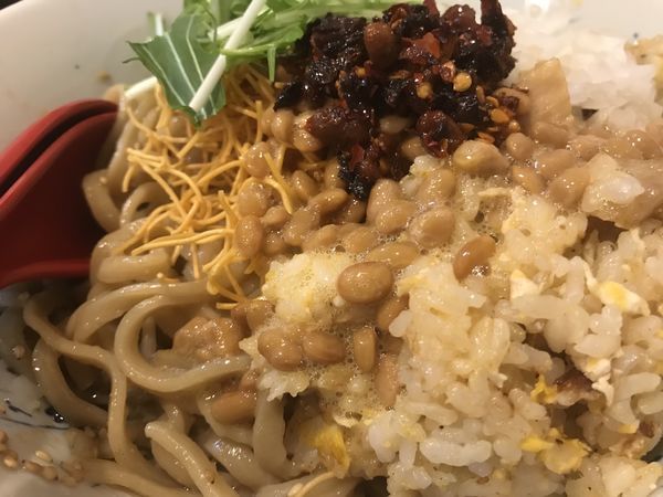 「【ゲリラ限定】元祖カワタカピリ辛納豆チャーハン汁なし油そば」@ラーメン カワタカの写真