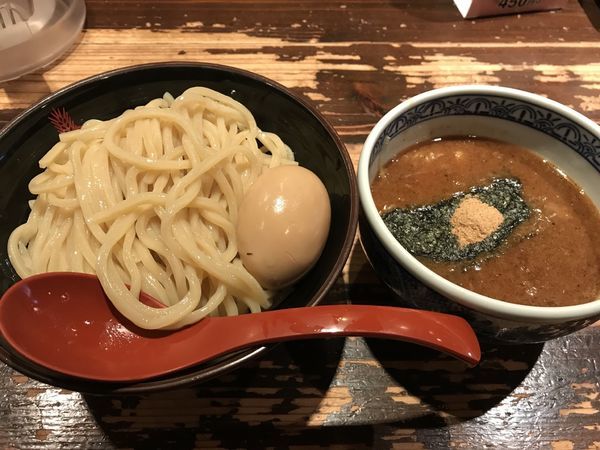 「つけ麺中盛+半熟玉子」@つけ麺専門店 三田製麺所 恵比寿南店の写真
