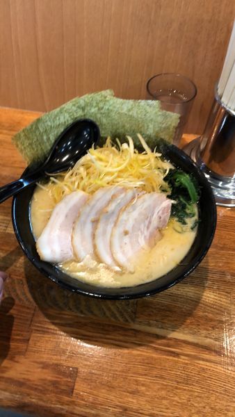 「チャーシュー中盛り 海苔 辛ネギ」@横浜家系 九ツ家 いずみ中央店の写真