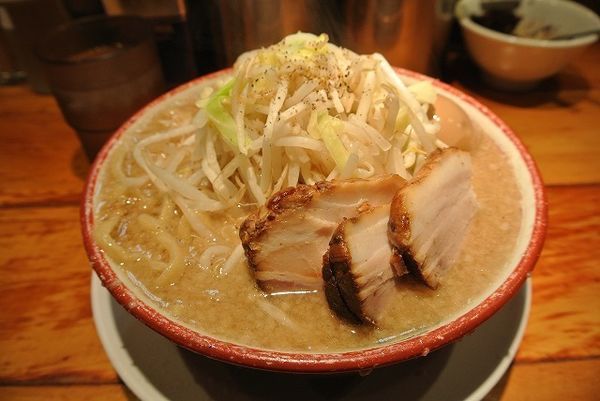 「麺少なめ玉子付 780円」@らーめん バリ男 新橋本店の写真