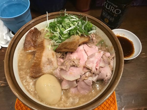 「背脂豚骨 ミックスチャーシュー」@まりお流らーめんの写真