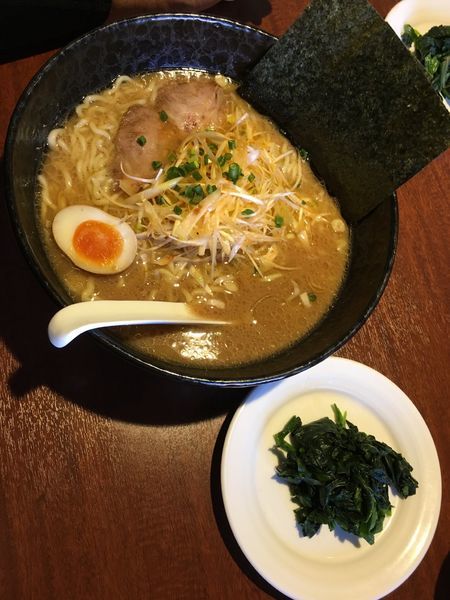 「ラーメン大盛り ほうれん草」@横濱家 座間店の写真
