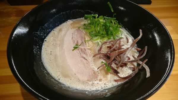 「らーめん（700円）＋替玉（120円）」@とんこつ らい斗の写真