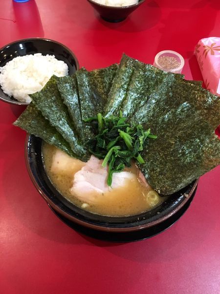 「チャーシュー麺中盛り 海苔」@家系ラーメン王道 王道之印の写真