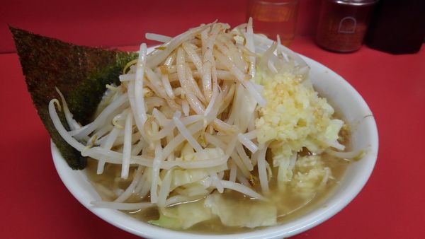 「小ラーメン750円(麺半分、ヤサイニンニクカラメ)」@ラーメン二郎 千住大橋駅前店の写真