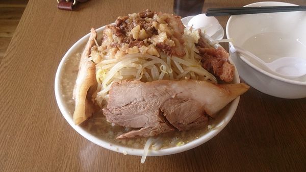 「豚ラーメン950円+生卵50円」@俺の生きる道 つくば店の写真