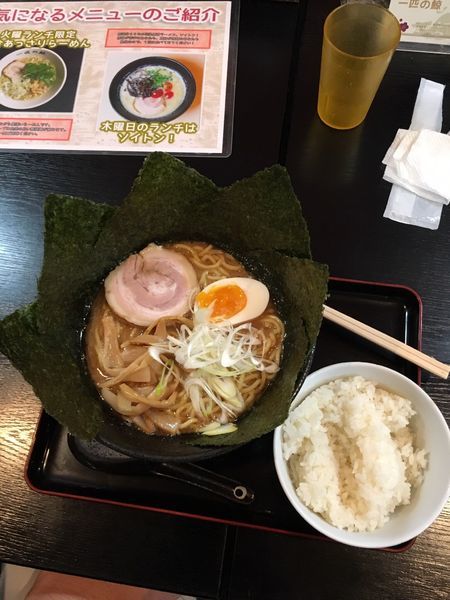 「醤油豚骨大盛り海苔増し」@一匹の鯨の写真