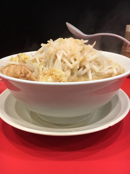 「ラーメン ニンニク➕アブラ➕ショウガ 辛玉別皿」@用心棒の写真