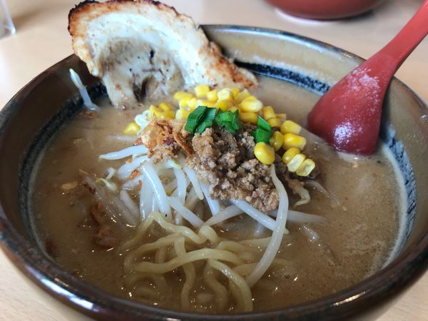 「北海道味噌ラーメン＋炙りチャーシュー 880円」@蔵出し味噌 麺場 喜久屋 白金店の写真
