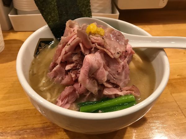 「濃厚真鯛らーめん＋スモークチャーシュー」@真鯛らーめん 麺魚の写真