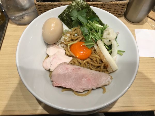 「濃厚卵のまぜそば」@むぎとオリーブ 日本橋店の写真