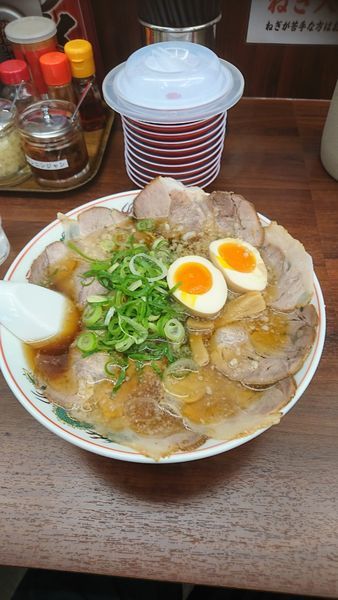 「特製醤油肉玉大盛 1,050円」@ラーメン魁力屋 上郷店の写真