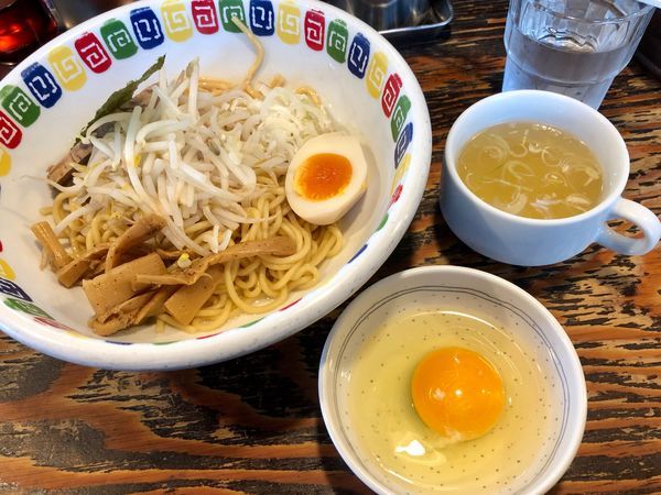 「油麺 並(薄味)¥650+生卵¥50」@油麺専門店 江川亭 三鷹大沢店の写真