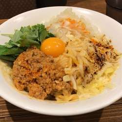 炙りチーズ担担混ぜソバ(期間限定)大盛(800円)