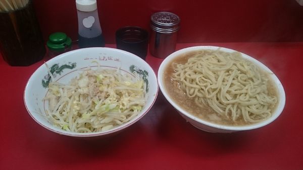 「麺増し大(ニンニク少しヤサイアブラ)￥８３０」@ラーメン二郎 京急川崎店の写真