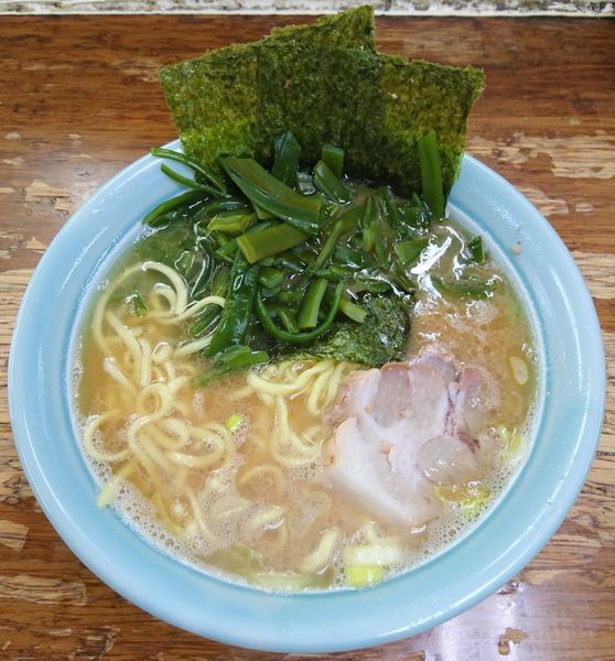 「ラーメン(中盛)＋くきわかめ」@まこと家の写真