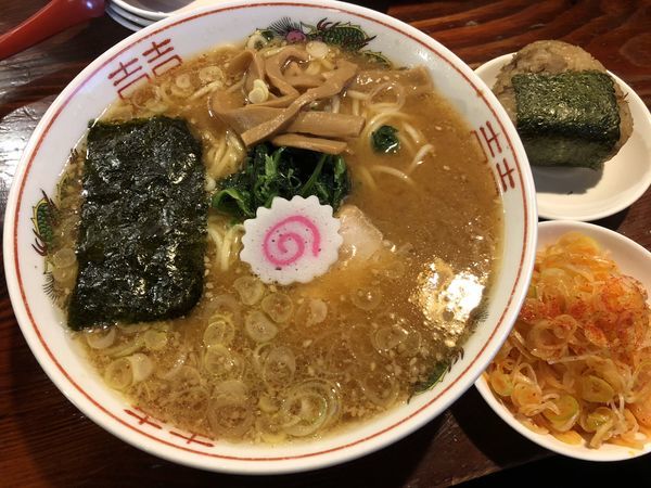 「味噌ラーメン（680円）＋辛ねぎ+おにぎり」@水戸中華そば むじゃき食堂の写真
