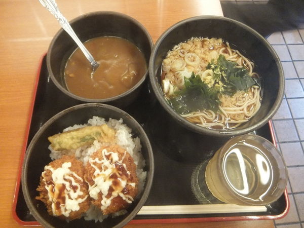 「マヨメンチセット550円・クーポンでカレールー150円が無料」@ゆで太郎 新橋赤レンガ通り店の写真