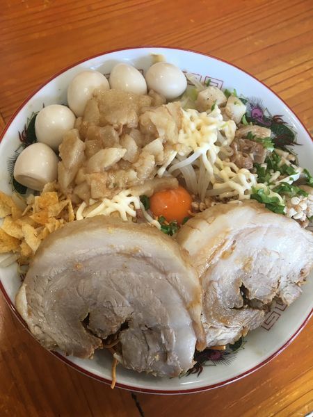 「まぜそば300g＋豚二枚」@らーめん じろきんの写真