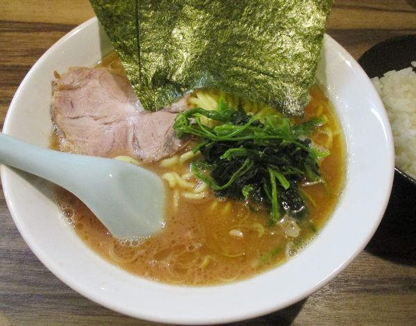 「ラーメン（並盛）680円※サービスライス」@横浜家系らーめん 五丁目ハウスの写真