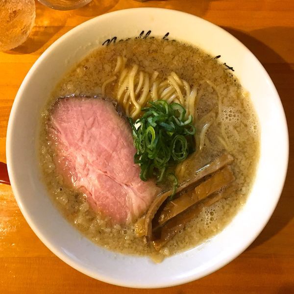 「冷酒 特別純米伯楽 ＋ 背脂煮干」@麺や 花よの写真