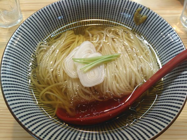 「かけそば（白醤油）¥600」@自家製麺 くろ松の写真