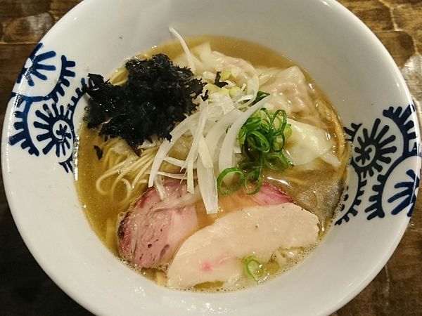 「【限定】煮干ワンタンそば 850円」@特級鶏蕎麦 龍介の写真