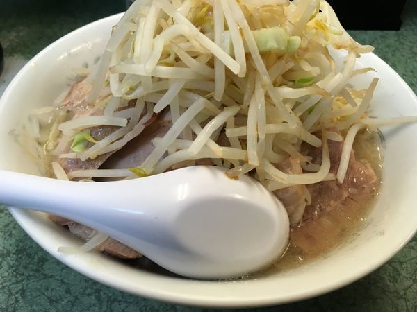 「ぶた入りラーメン固め全部マシ」@ラーメン二郎 新宿小滝橋通り店の写真