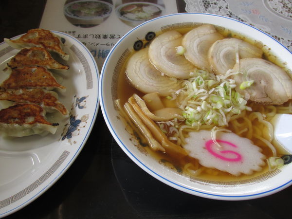 「チャーシューメン+餃子　「771円+370円」」@手打ちらーめん 一休の写真
