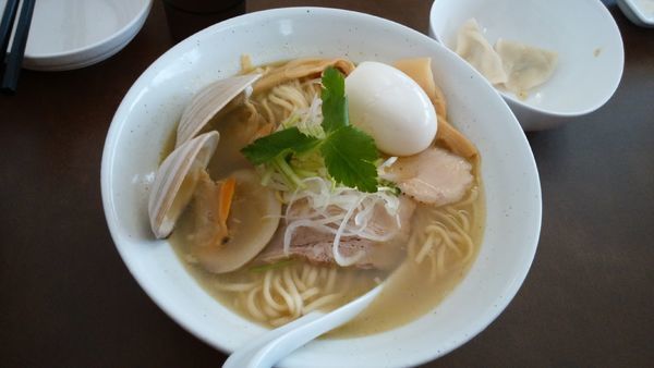 「貝塩拉麺 大盛り＋味玉＋水餃子」@麺屋 心羽の写真