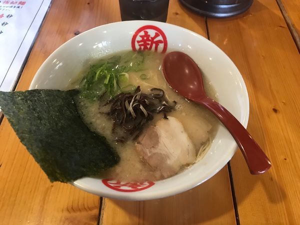 「博多豚骨ラーメン 500円+替玉&ご飯無料」@博多ド豚骨ラーメン マルシンの写真