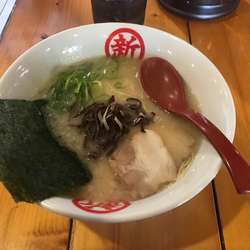 博多豚骨ラーメン 500円+替玉&ご飯無料