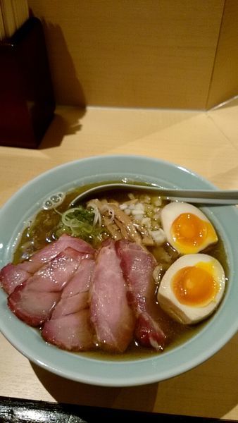 「味玉入り中華そばチャーシューちょい増し」@中華そば 麦萬の写真