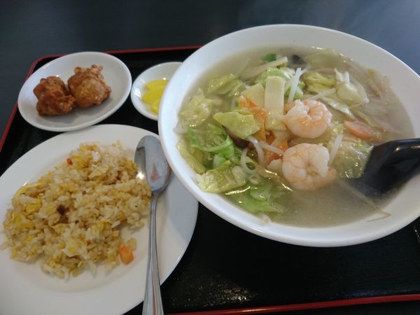 「海老野菜タンメン(炒飯、唐揚げ付)700円」@中華居酒屋 福の写真