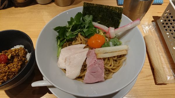 「濃厚卵のまぜSOBA 840円 + ドライカレー 200円」@Ginza Noodles むぎとオリーブの写真
