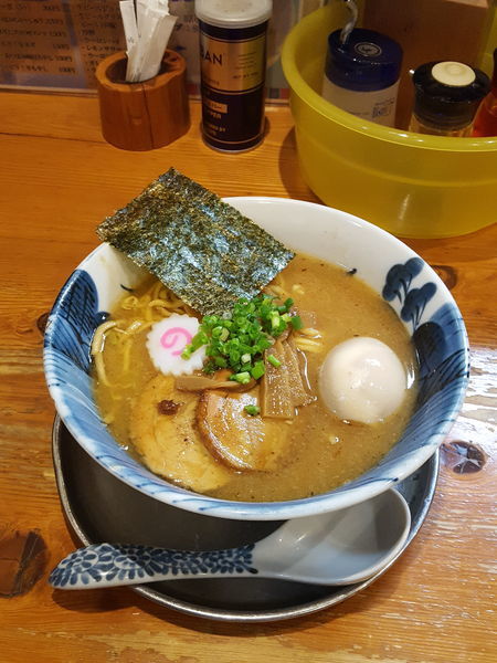 「八豚ラーメン　味玉」@麺屋 湯や軒の写真