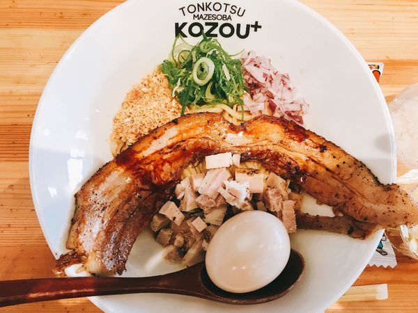 「KING PORK ＋とろけるチーズ&半熟玉子&うまい棒(納豆味」@豚骨まぜそばKOZOU＋の写真