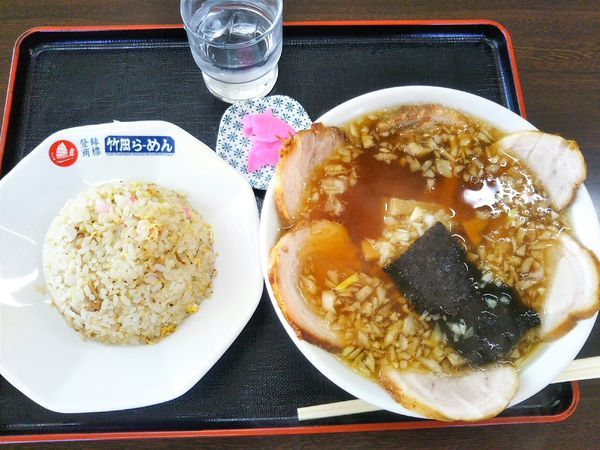 「チャーシュー麺740円＋ミニチャーハン＝1080円のセット」@竹岡らーめん 太田店の写真