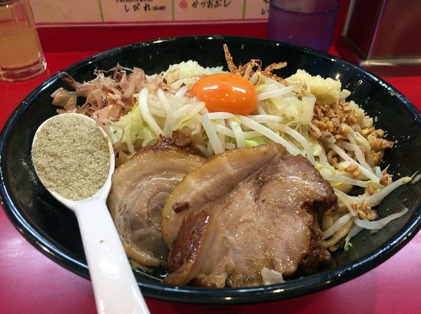 「まぜそば（800円）たまねぎ（30円）煮干粉（50円）」@麺屋 桐龍の写真