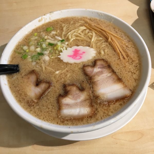 「ラーメン＋背脂＋大盛」@めでたいやの写真