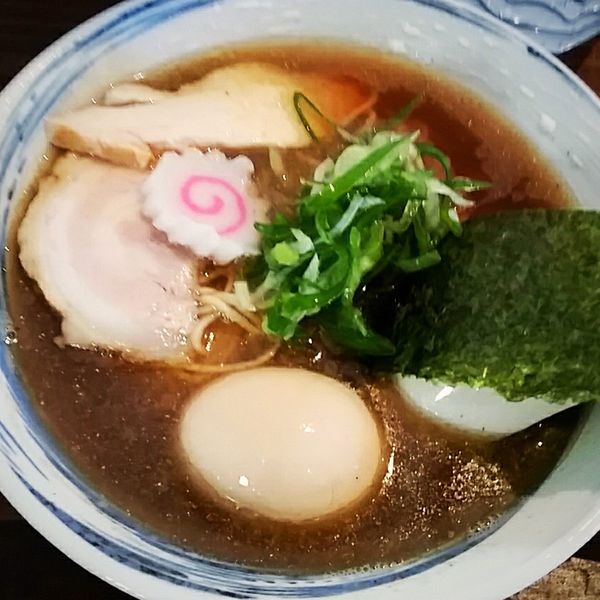 「七種の煮干中華ｓｏｂａ（味玉付）７００円」@喜多方ラーメンcafeざくろの写真