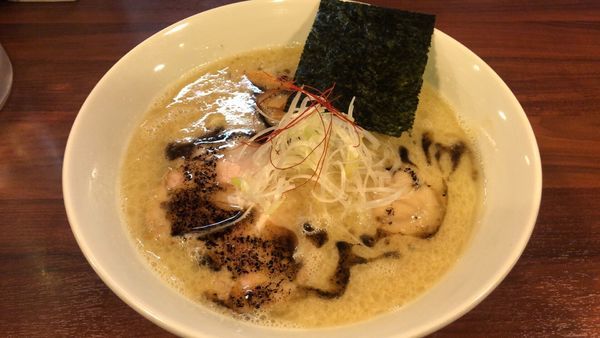 「マー油塩とんこつらーめん+味付玉子、替玉」@麺屋 蓮花の写真