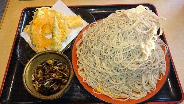 「もり蕎麦 富士山盛り 天ぷら盛合せ」@味奈登庵 関内店の写真