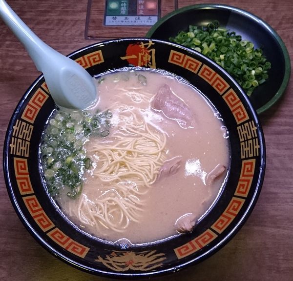 「ラーメン＋追加ネギ」@一蘭 川崎店の写真