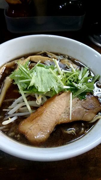 「黒とん（黒醤油豚骨）７００円」@らーめん なぶら 左入店の写真