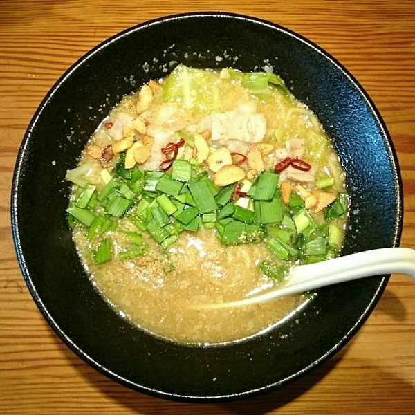 「ニラだくマルチョウ味噌らぁ麺【限定】」@らぁ麺屋 つなぎの写真