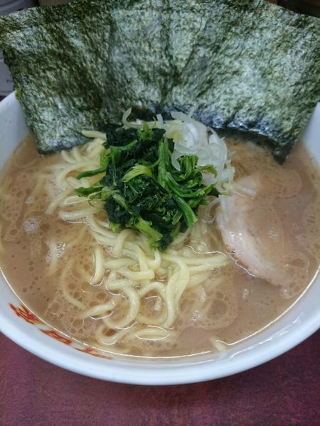 「ラーメン中　720円」@横浜ラーメン 町田家 新宿南口店の写真