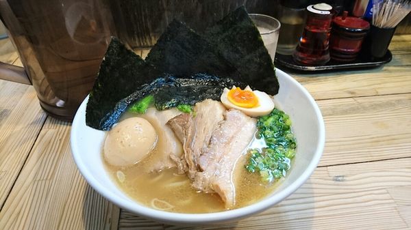 「【期間限定】特性塩煮干しラーメン　＠１０００円」@こく味ラーメン かしわ屋の写真