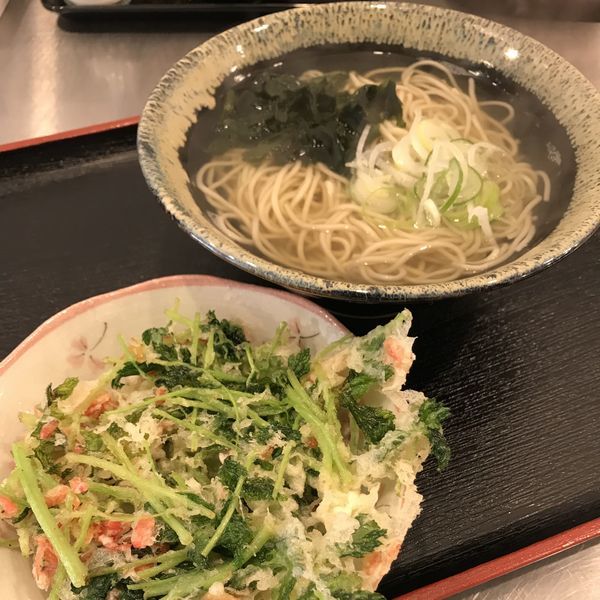 「三つ葉桜えび天（￥420）」@牛かすうどん りっちゃん 神保町店の写真