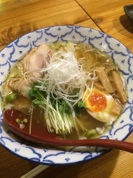 「わんたんとり塩めん」@武藤製麺所の写真